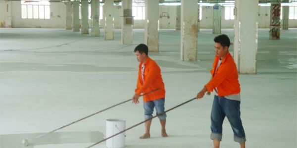 D. LÀM CỨNG BỀ MẶT SÀN NỀN BÊ TÔNG